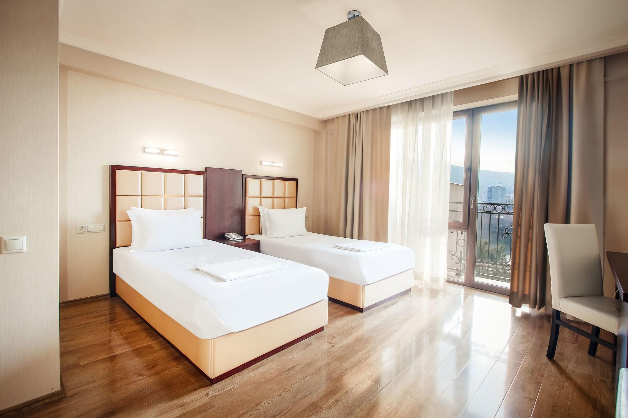 Hotel Gtm Plaza Tbilisi Exterior foto