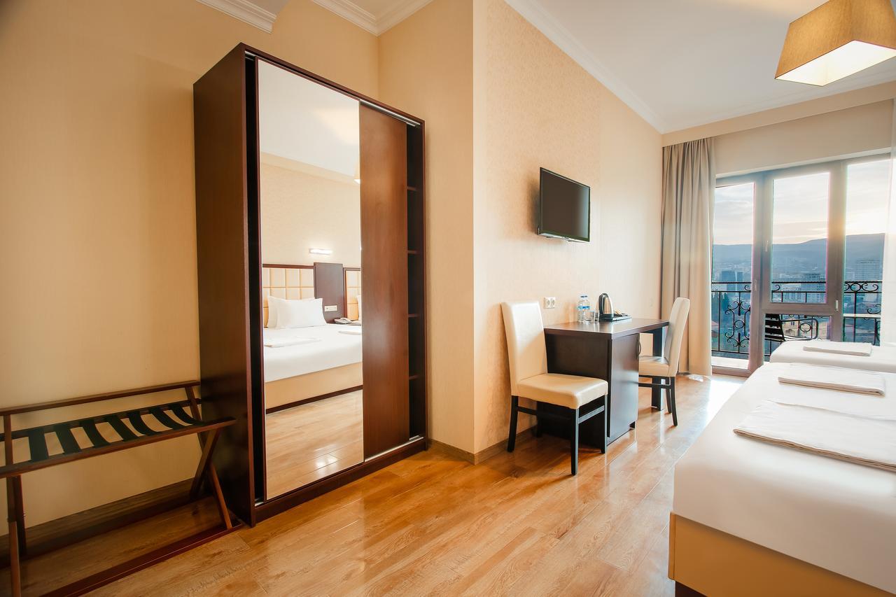 Hotel Gtm Plaza Tbilisi Exterior foto