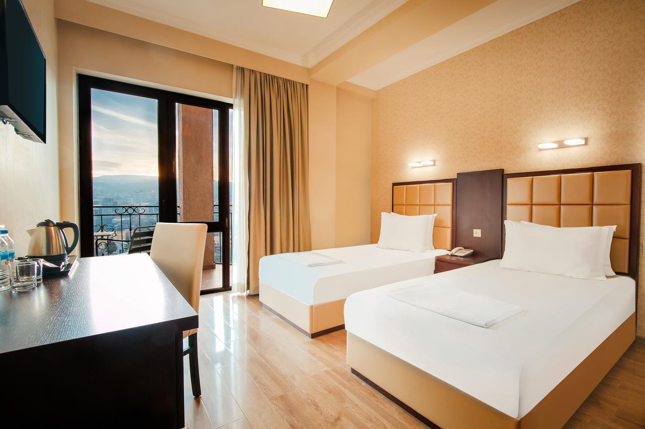 Hotel Gtm Plaza Tbilisi Exterior foto