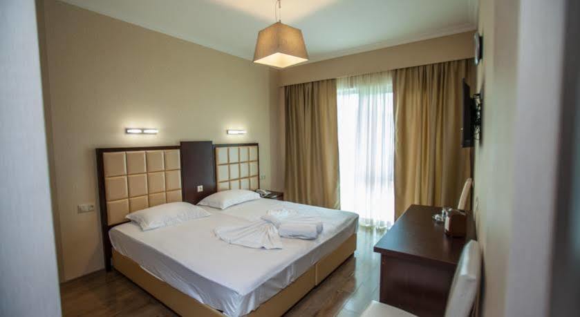 Hotel Gtm Plaza Tbilisi Exterior foto